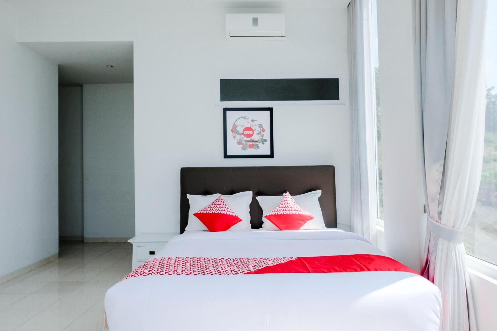 Oyo 1194 Villa Bukit Panderman Residence Бату Екстериор снимка