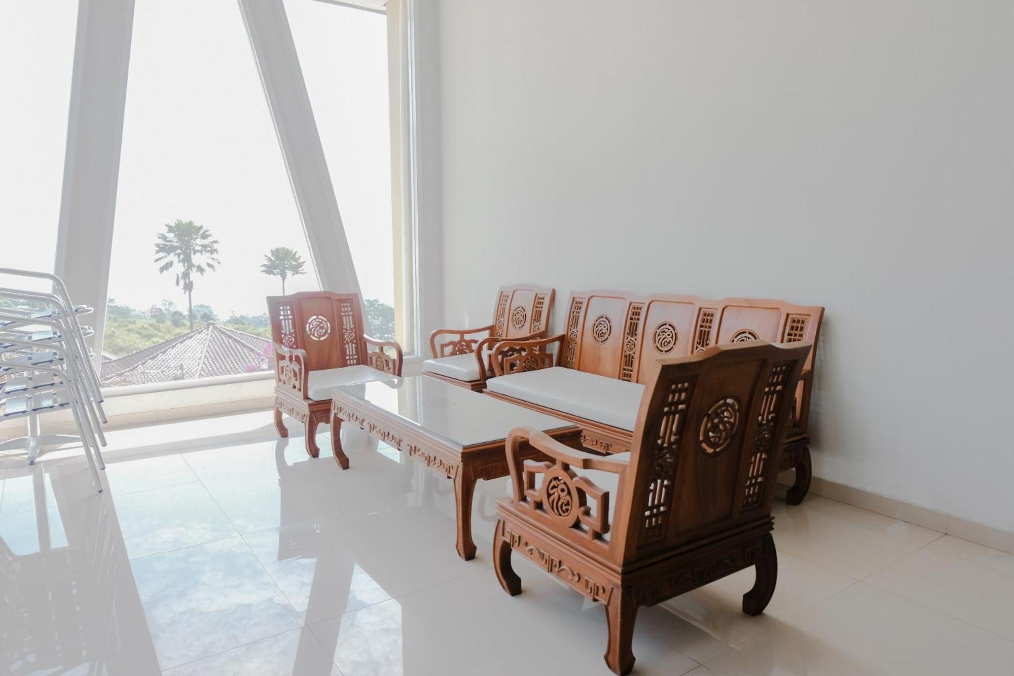 Oyo 1194 Villa Bukit Panderman Residence Бату Екстериор снимка