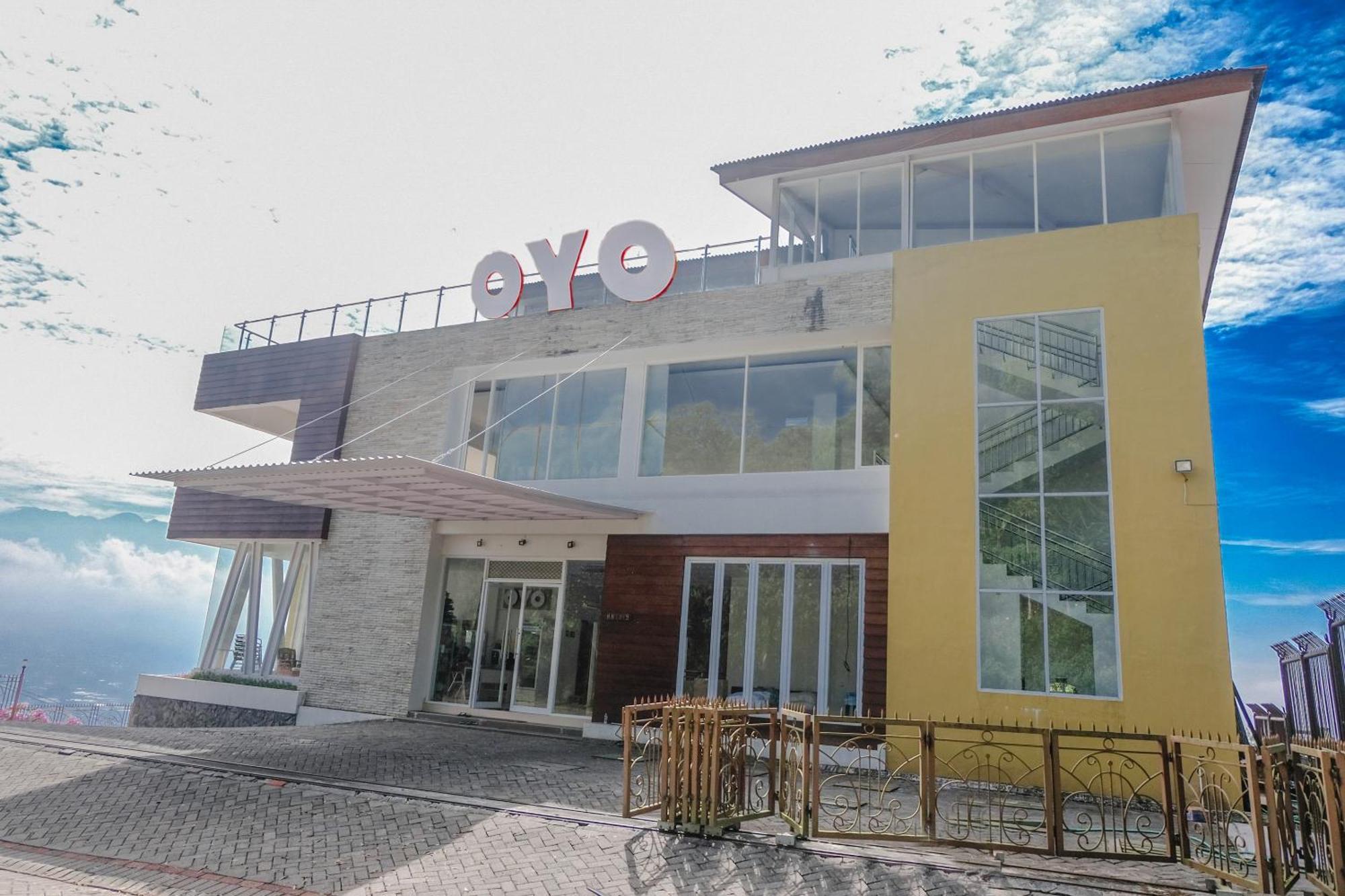 Oyo 1194 Villa Bukit Panderman Residence Бату Екстериор снимка