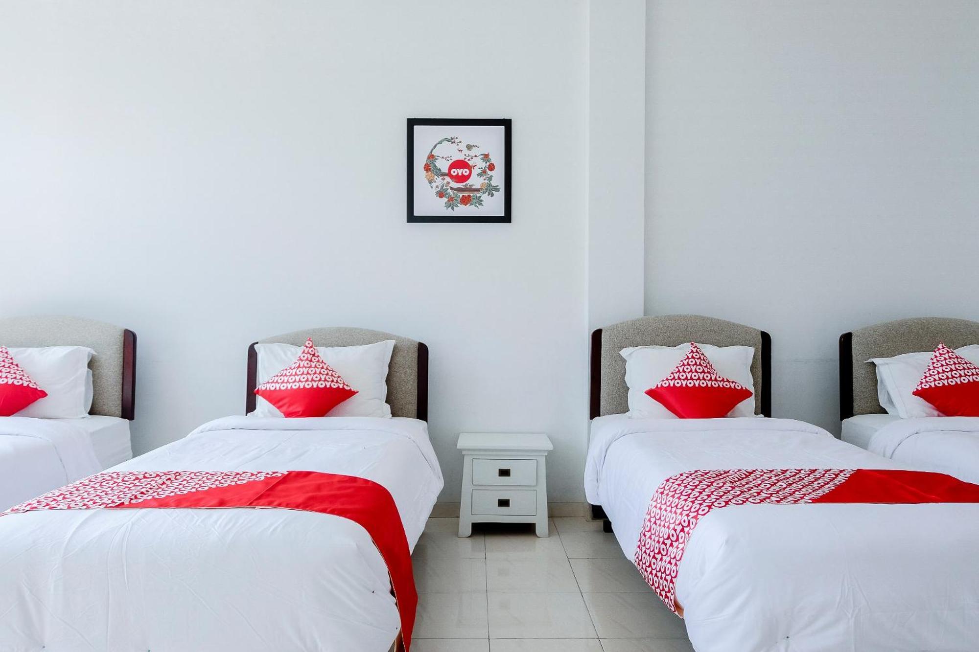 Oyo 1194 Villa Bukit Panderman Residence Бату Екстериор снимка