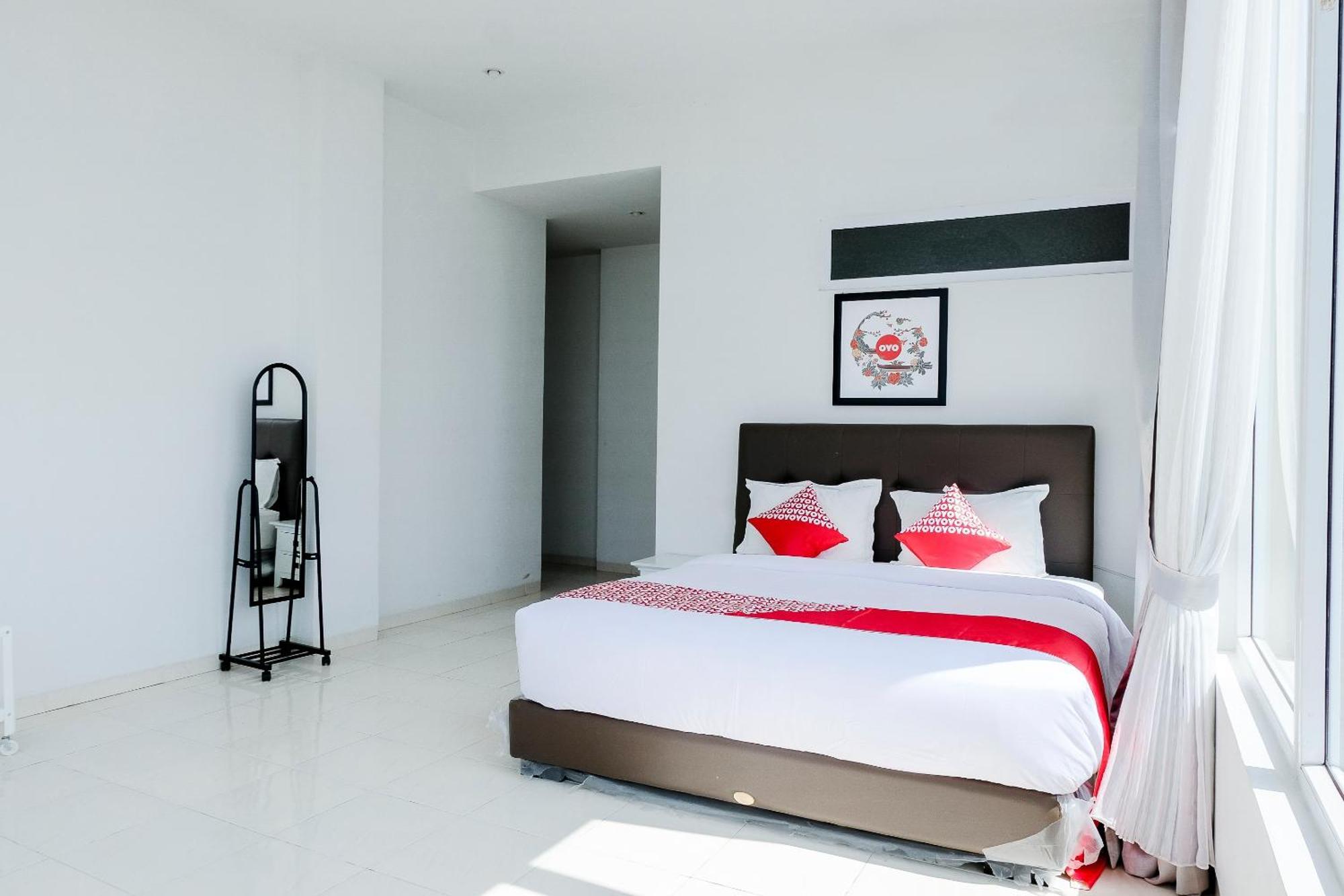 Oyo 1194 Villa Bukit Panderman Residence Бату Екстериор снимка