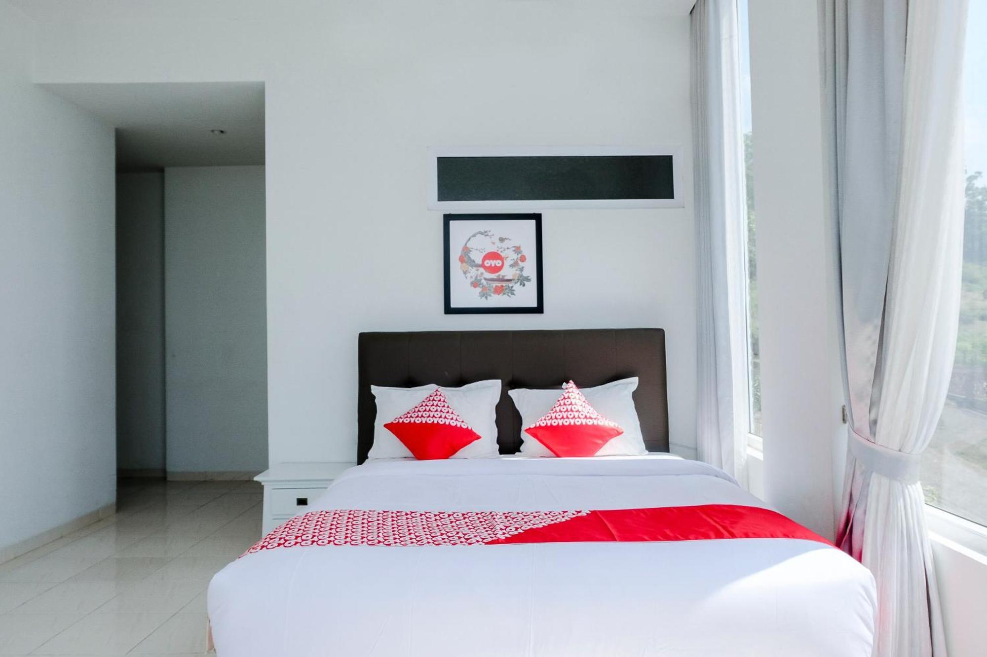 Oyo 1194 Villa Bukit Panderman Residence Бату Екстериор снимка