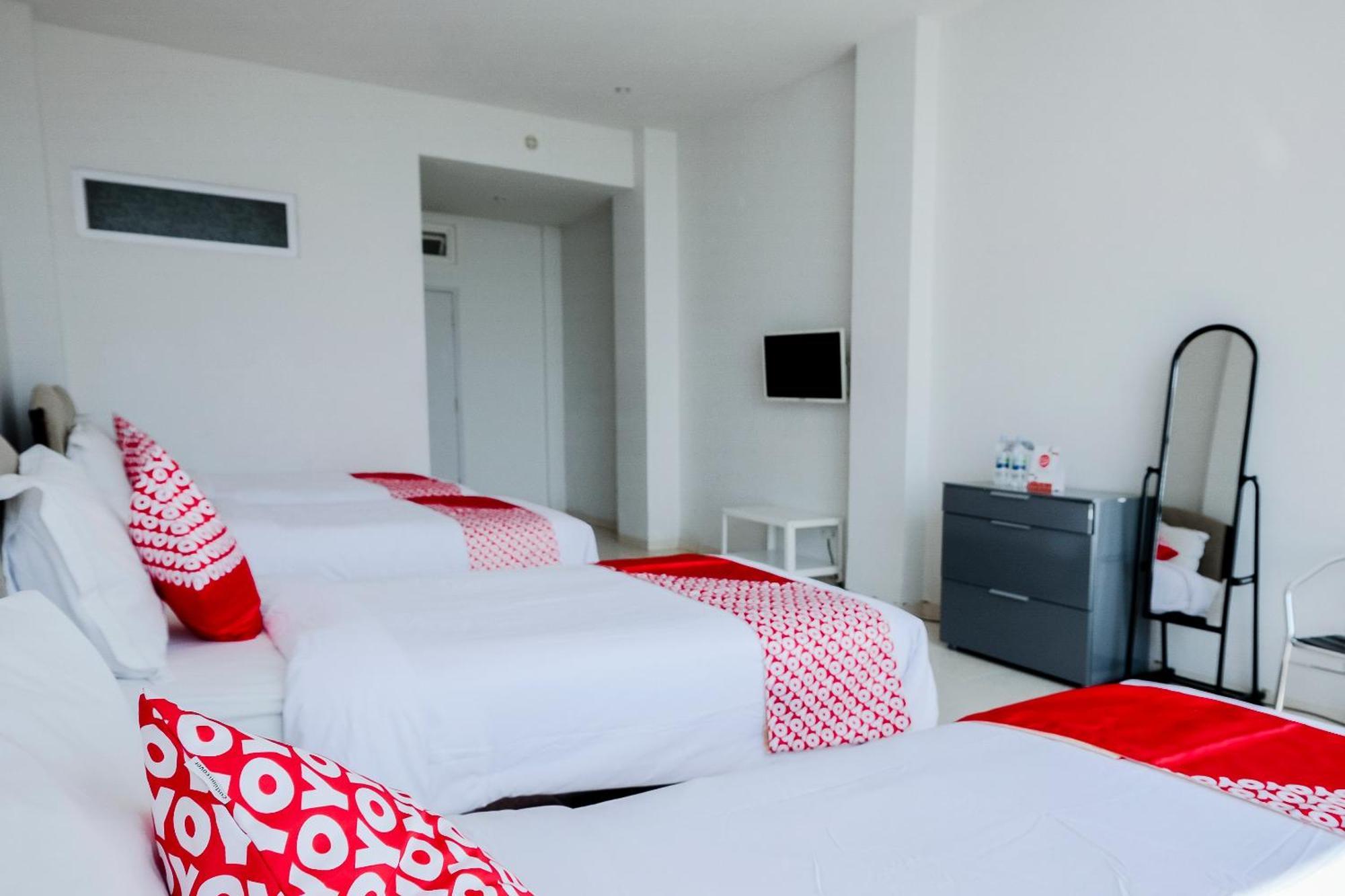Oyo 1194 Villa Bukit Panderman Residence Бату Екстериор снимка