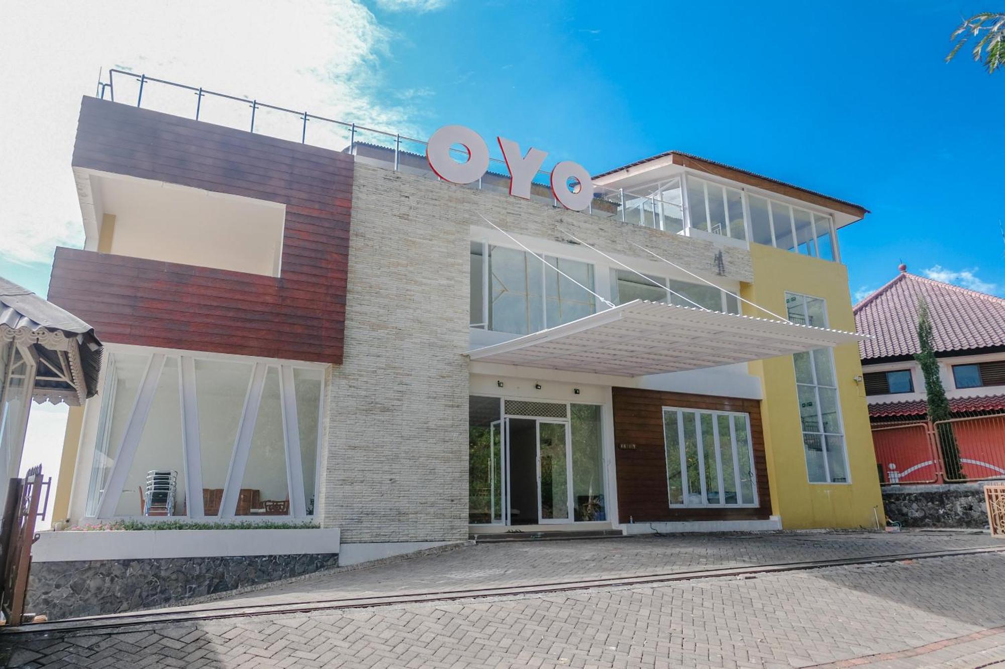 Oyo 1194 Villa Bukit Panderman Residence Бату Екстериор снимка