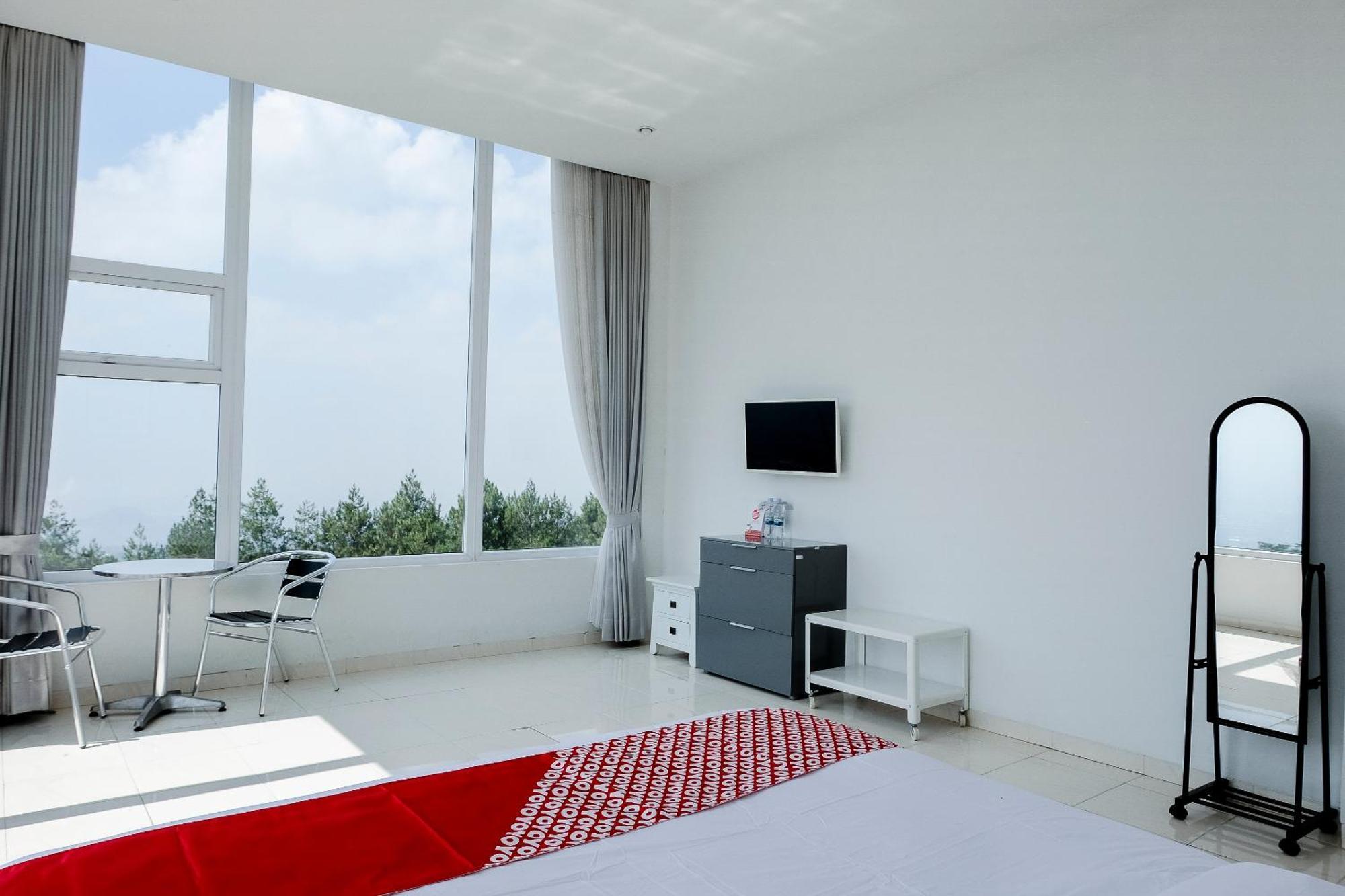 Oyo 1194 Villa Bukit Panderman Residence Бату Екстериор снимка