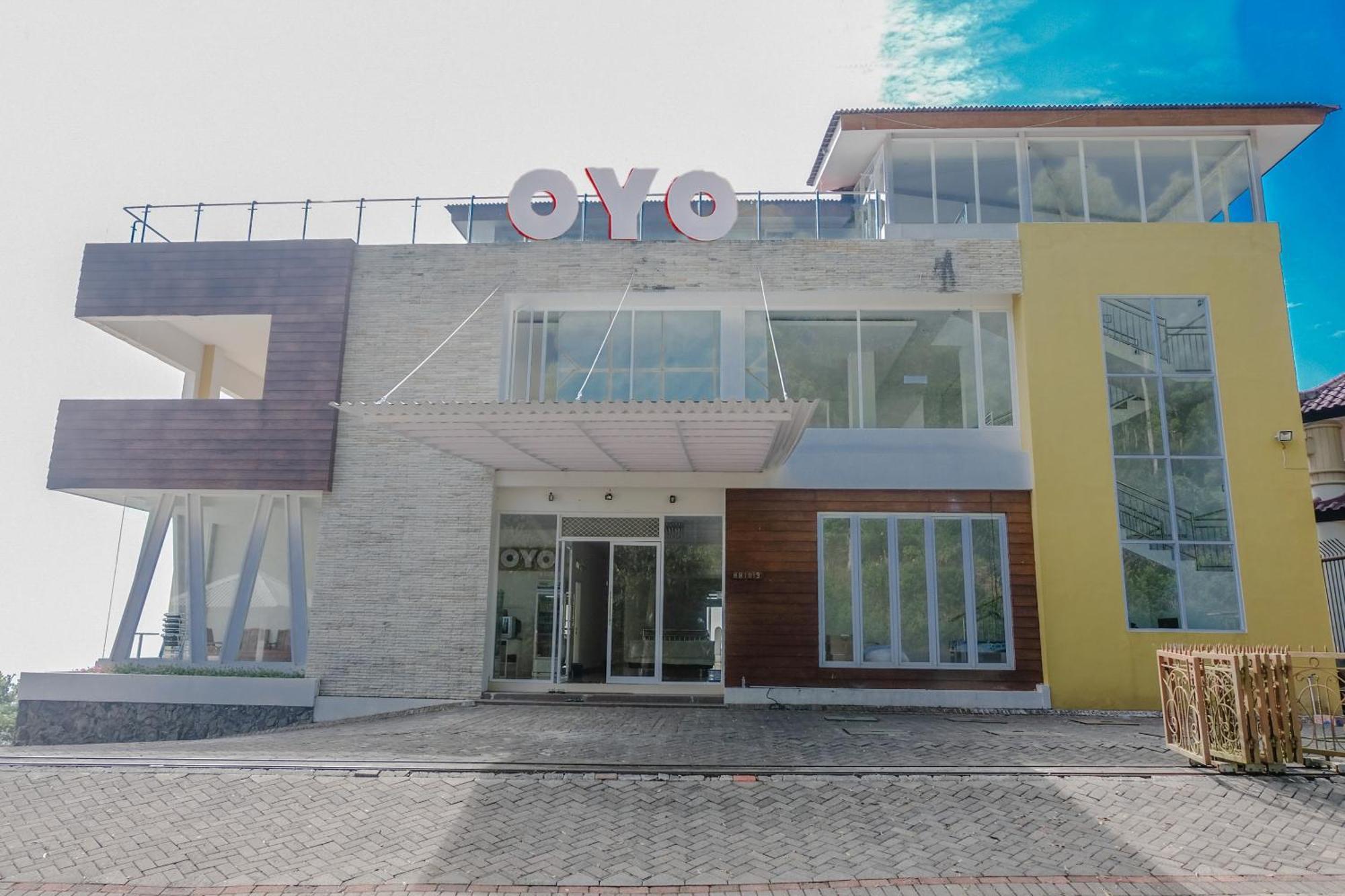 Oyo 1194 Villa Bukit Panderman Residence Бату Екстериор снимка
