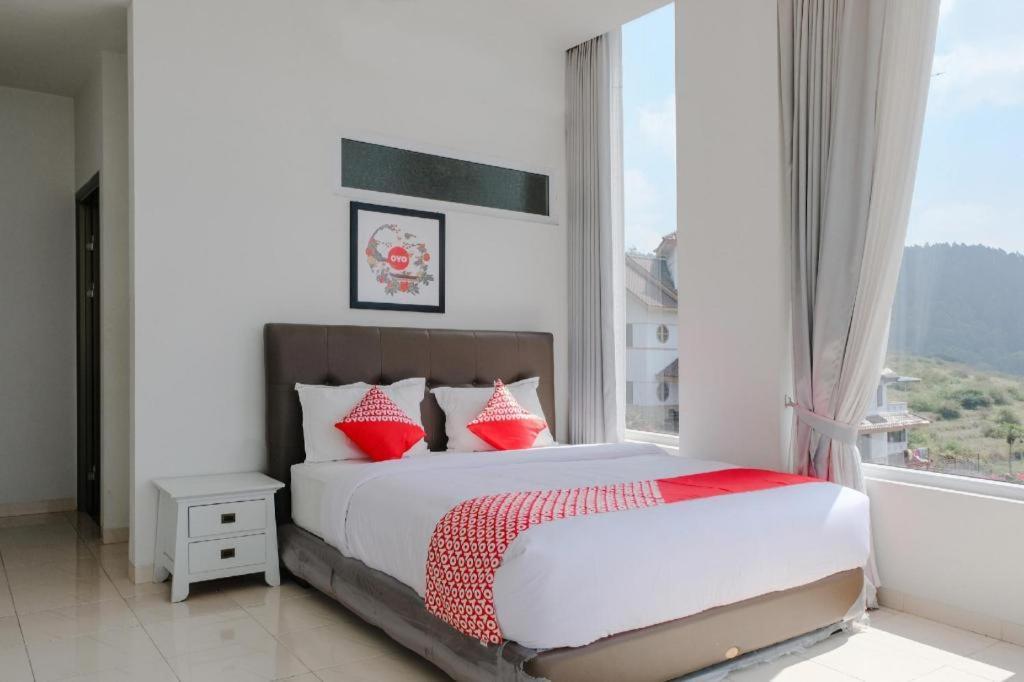 Oyo 1194 Villa Bukit Panderman Residence Бату Екстериор снимка