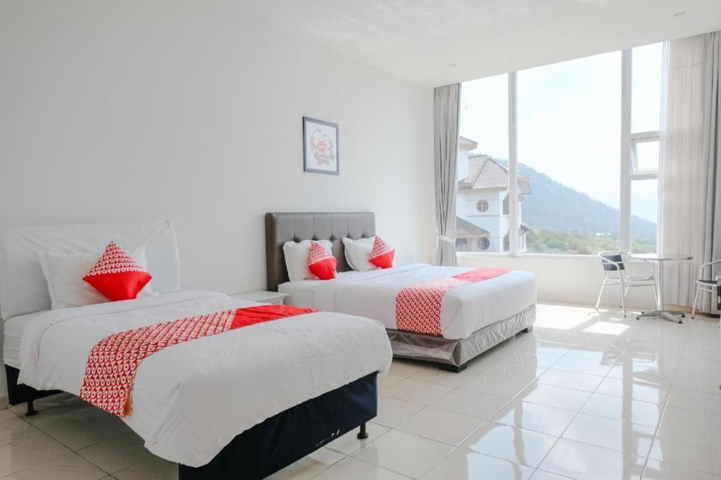 Oyo 1194 Villa Bukit Panderman Residence Бату Екстериор снимка