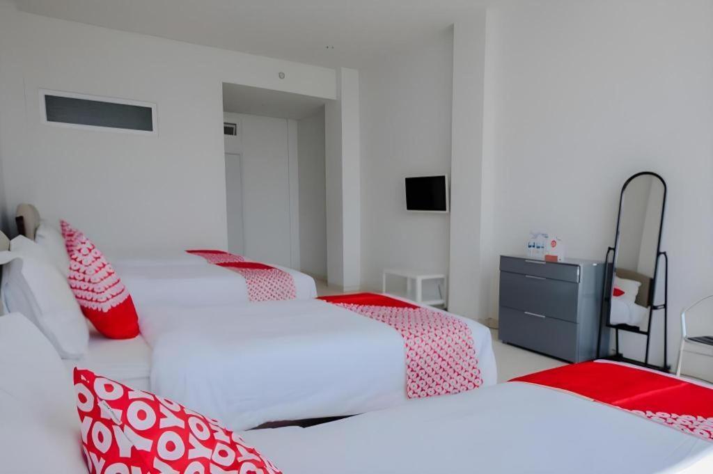 Oyo 1194 Villa Bukit Panderman Residence Бату Екстериор снимка