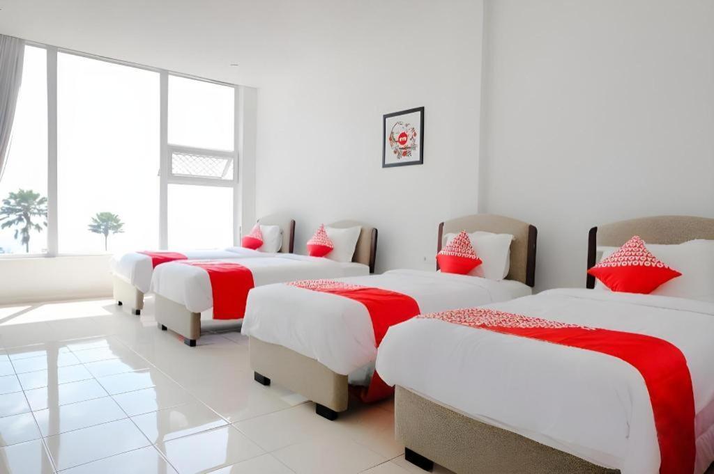 Oyo 1194 Villa Bukit Panderman Residence Бату Екстериор снимка