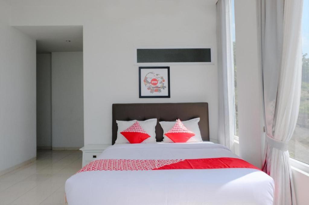 Oyo 1194 Villa Bukit Panderman Residence Бату Екстериор снимка