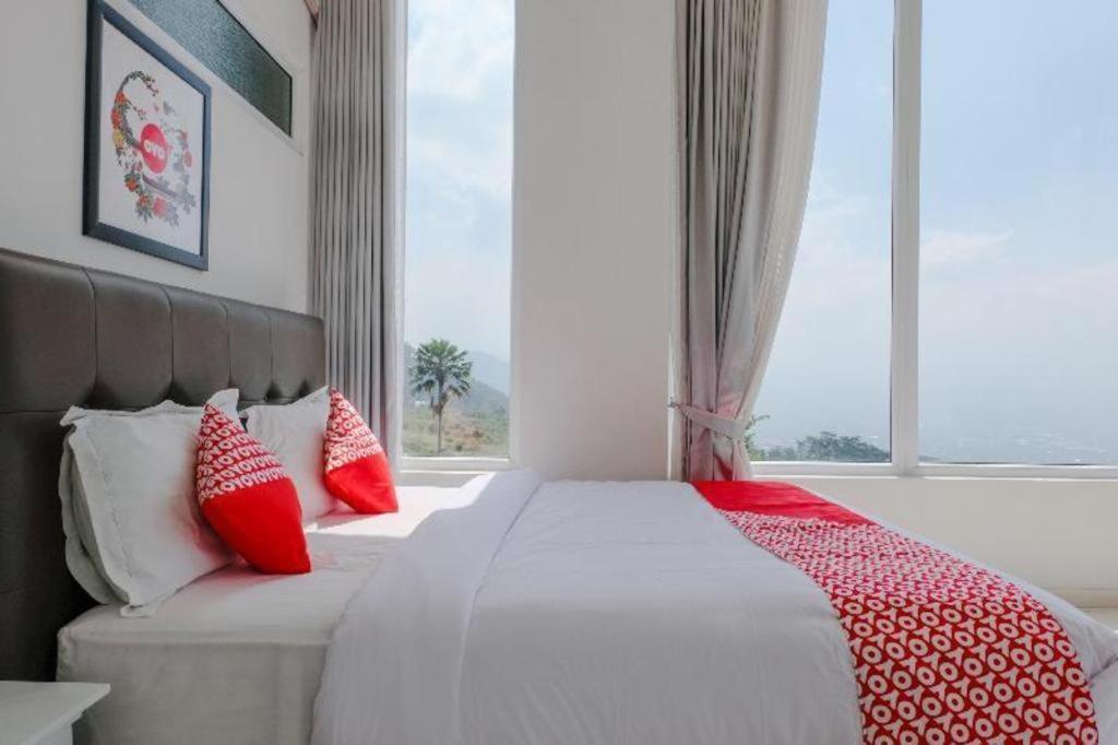 Oyo 1194 Villa Bukit Panderman Residence Бату Екстериор снимка