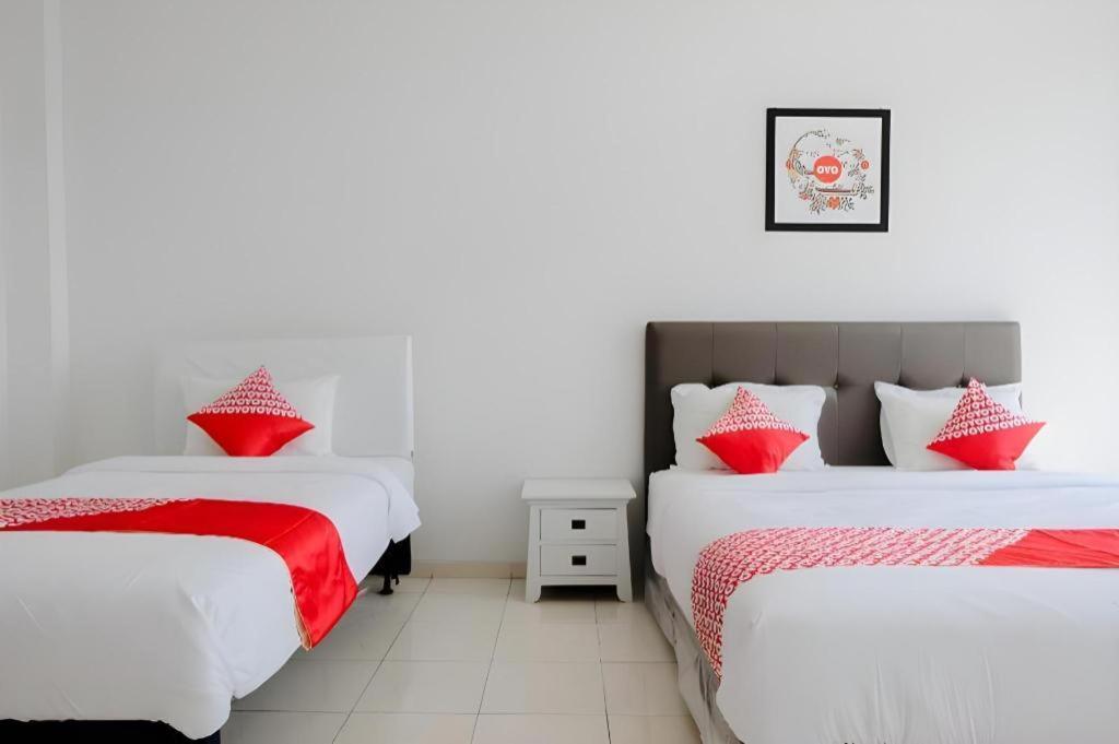 Oyo 1194 Villa Bukit Panderman Residence Бату Екстериор снимка
