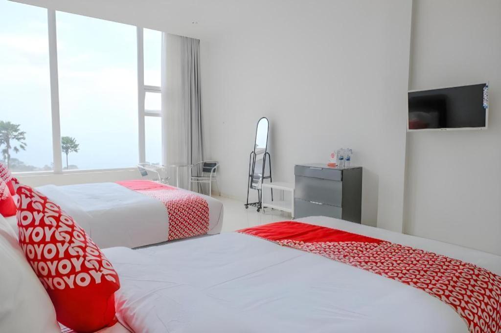 Oyo 1194 Villa Bukit Panderman Residence Бату Екстериор снимка