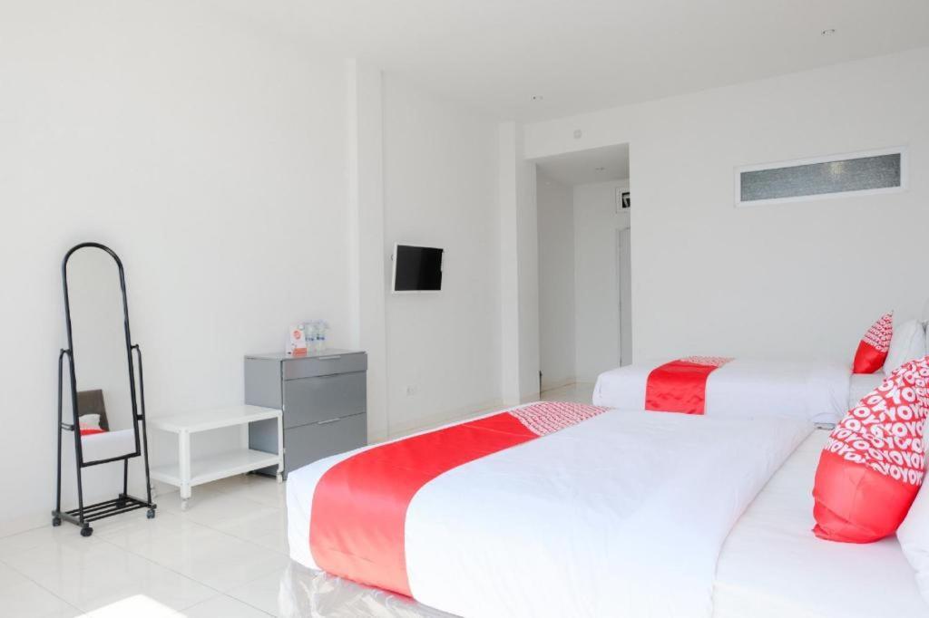 Oyo 1194 Villa Bukit Panderman Residence Бату Екстериор снимка