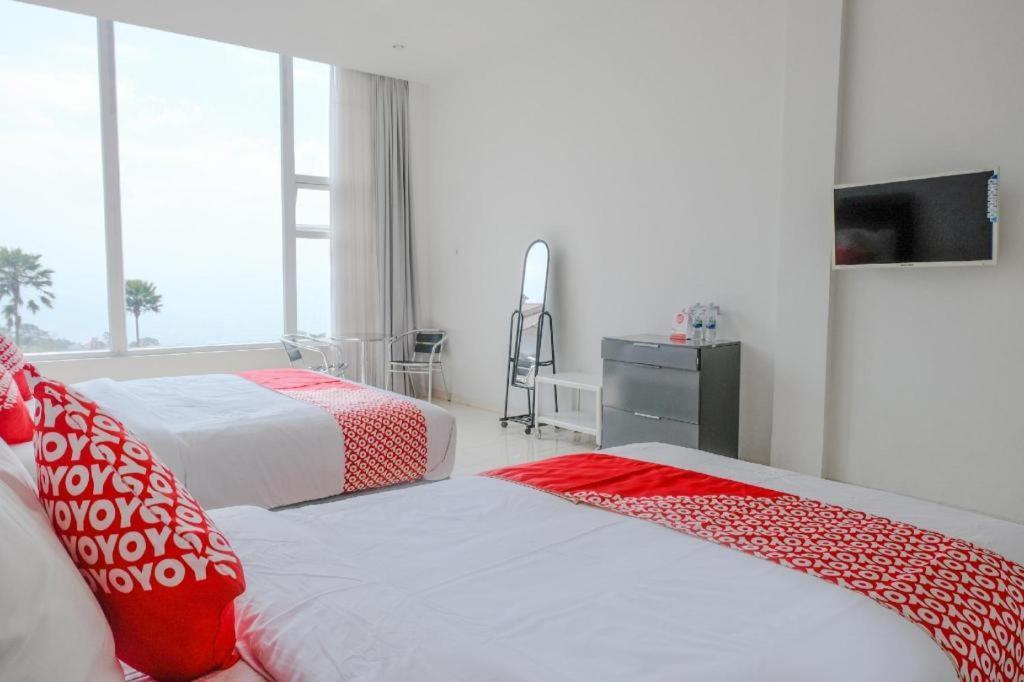 Oyo 1194 Villa Bukit Panderman Residence Бату Екстериор снимка