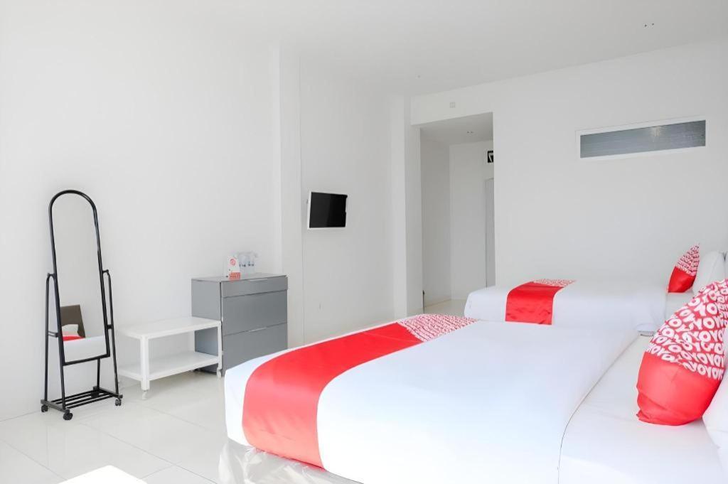 Oyo 1194 Villa Bukit Panderman Residence Бату Екстериор снимка